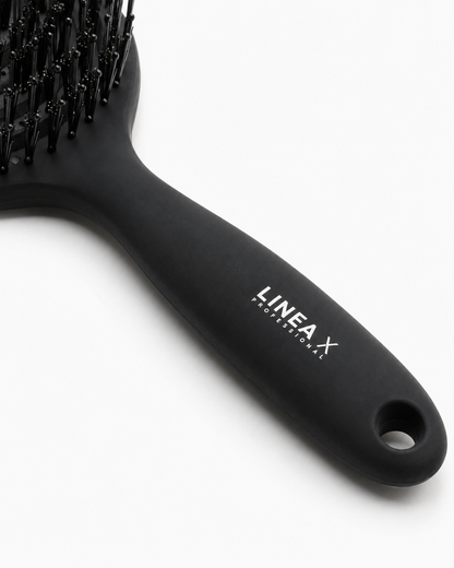 Ергономична матова дръжка с лого LINEA X – близък план